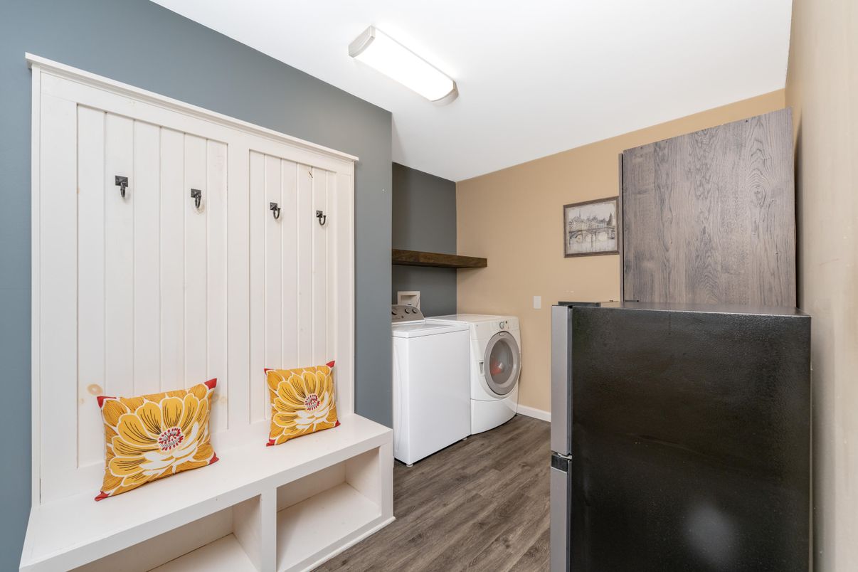 Interior, Washer, Wood Texture Flooring