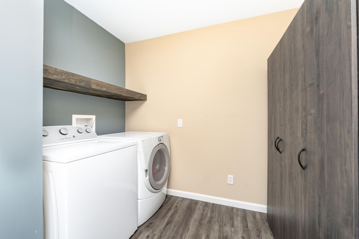 Interior, Washer, Wood Texture Flooring