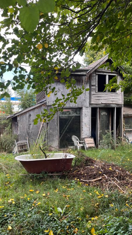 Backyard, Exterior