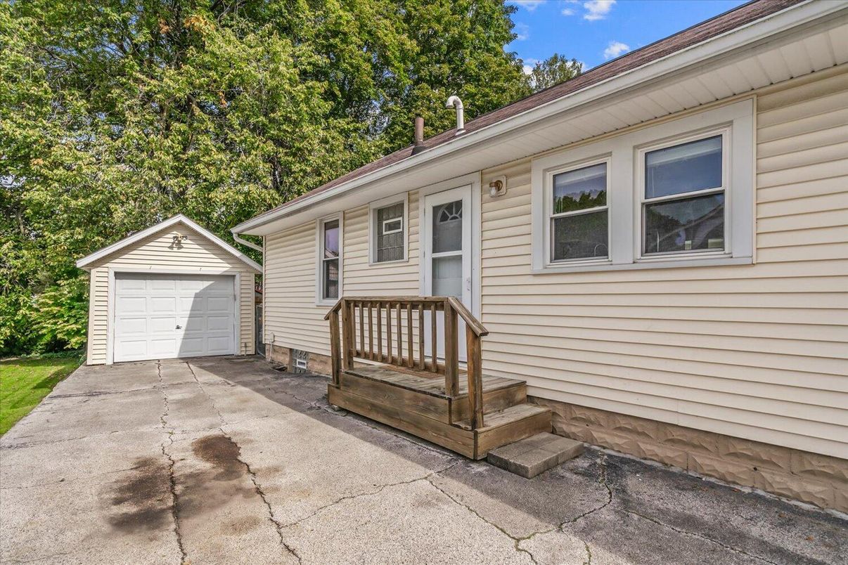 Detached Garage, Exterior
