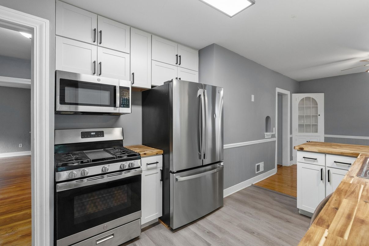 Interior, Kitchen, Stainless Steel Appliances, Wood Texture Flooring