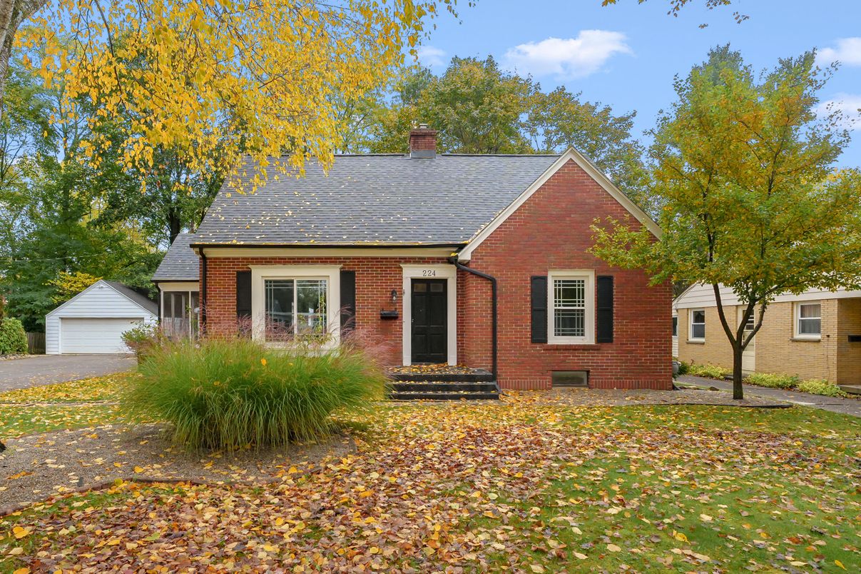 Exterior, Facade, Brick Facade, Cape Cod
