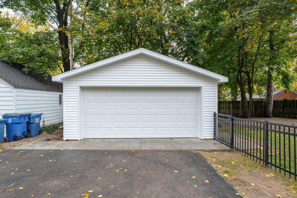 Detached Garage, Exterior