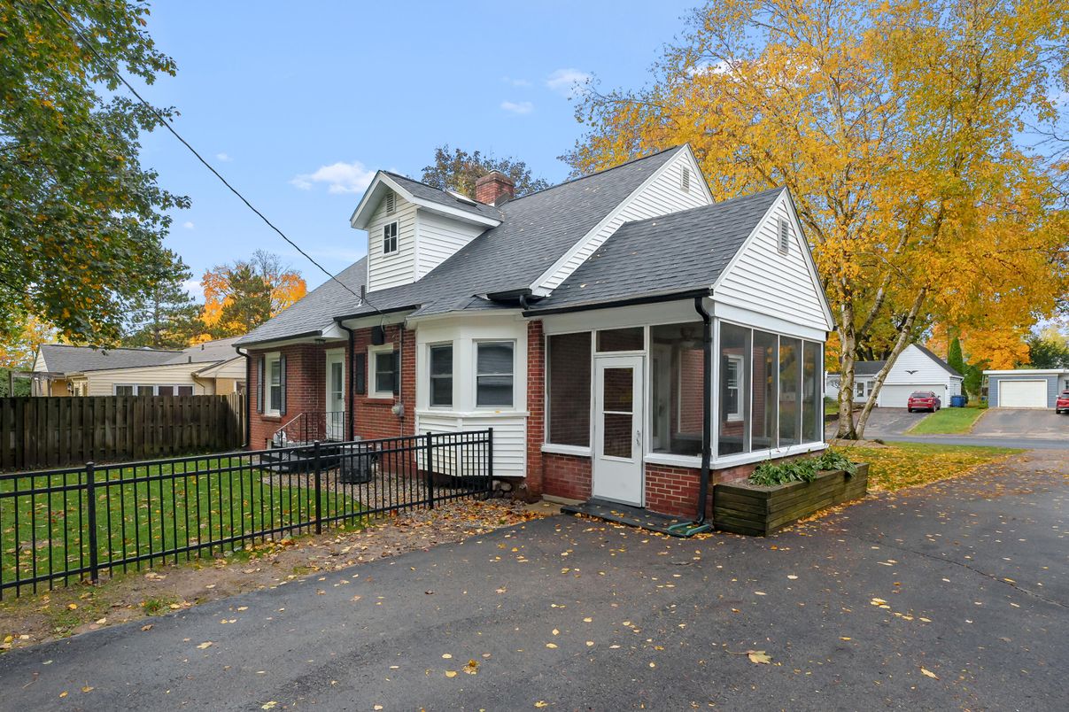 Detached Garage, Exterior, Facade, Brick Facade, Cape Cod