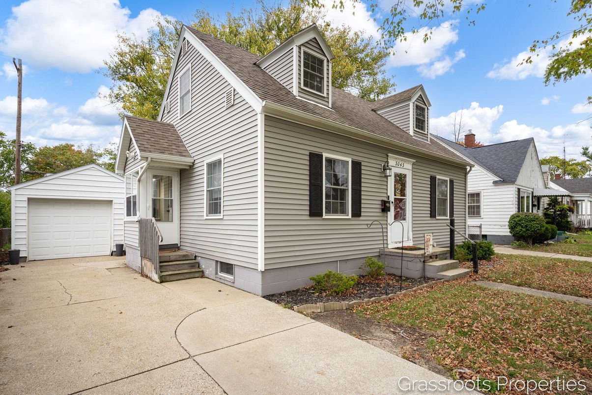 Detached Garage, Exterior