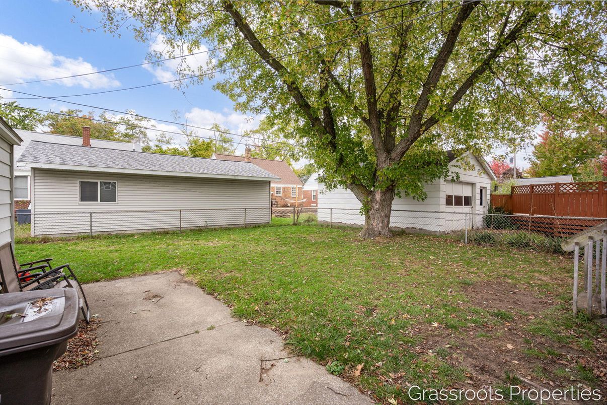 Backyard, Detached Garage, Exterior