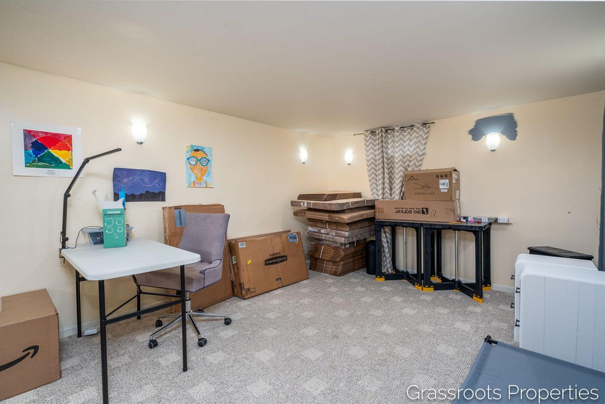 Home Office, Interior