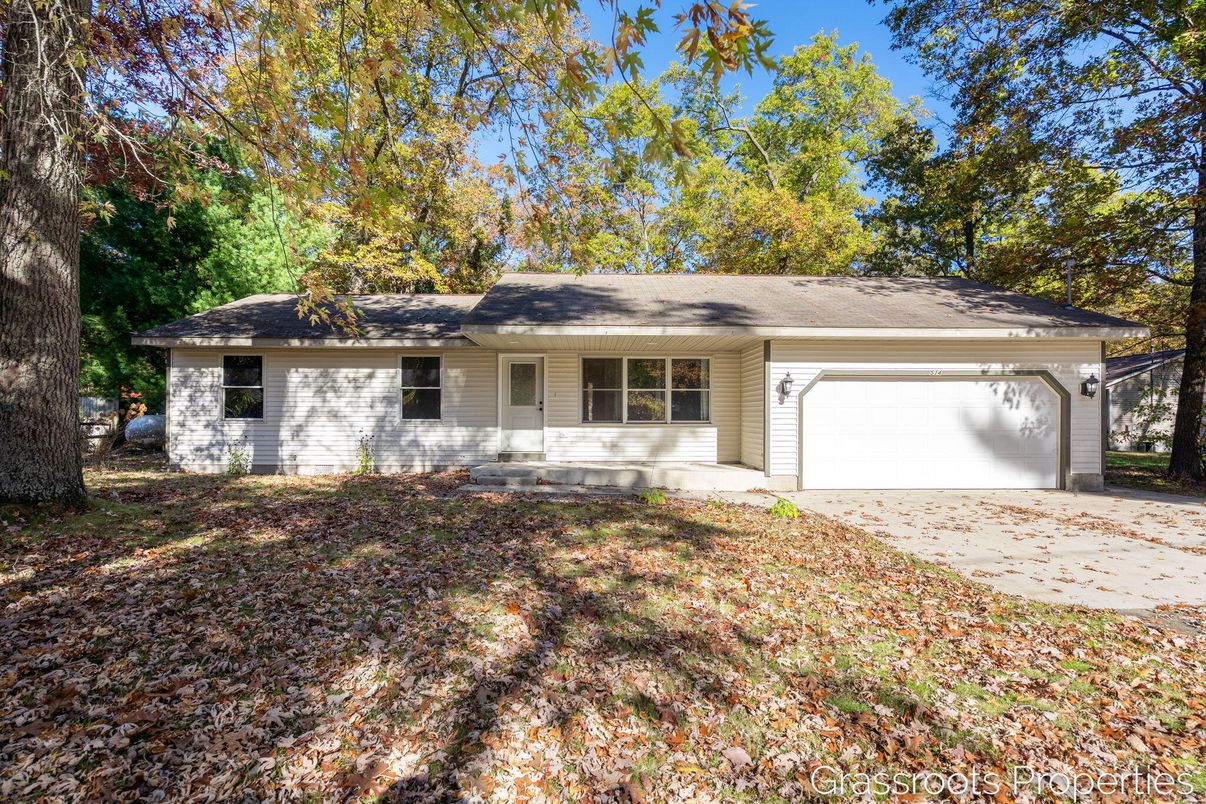 Attached, Exterior, Facade, Ranch