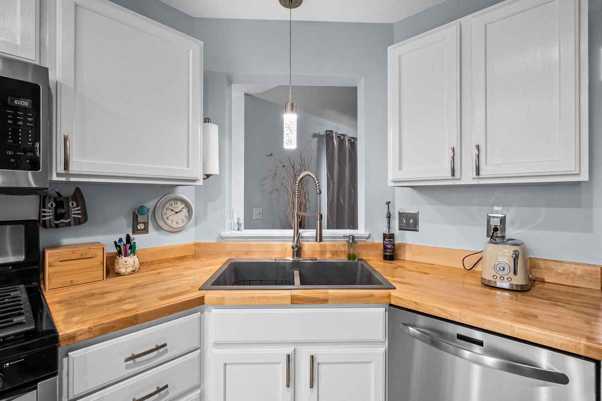 Interior, Kitchen, Pendant Lights, Stainless Steel Appliances