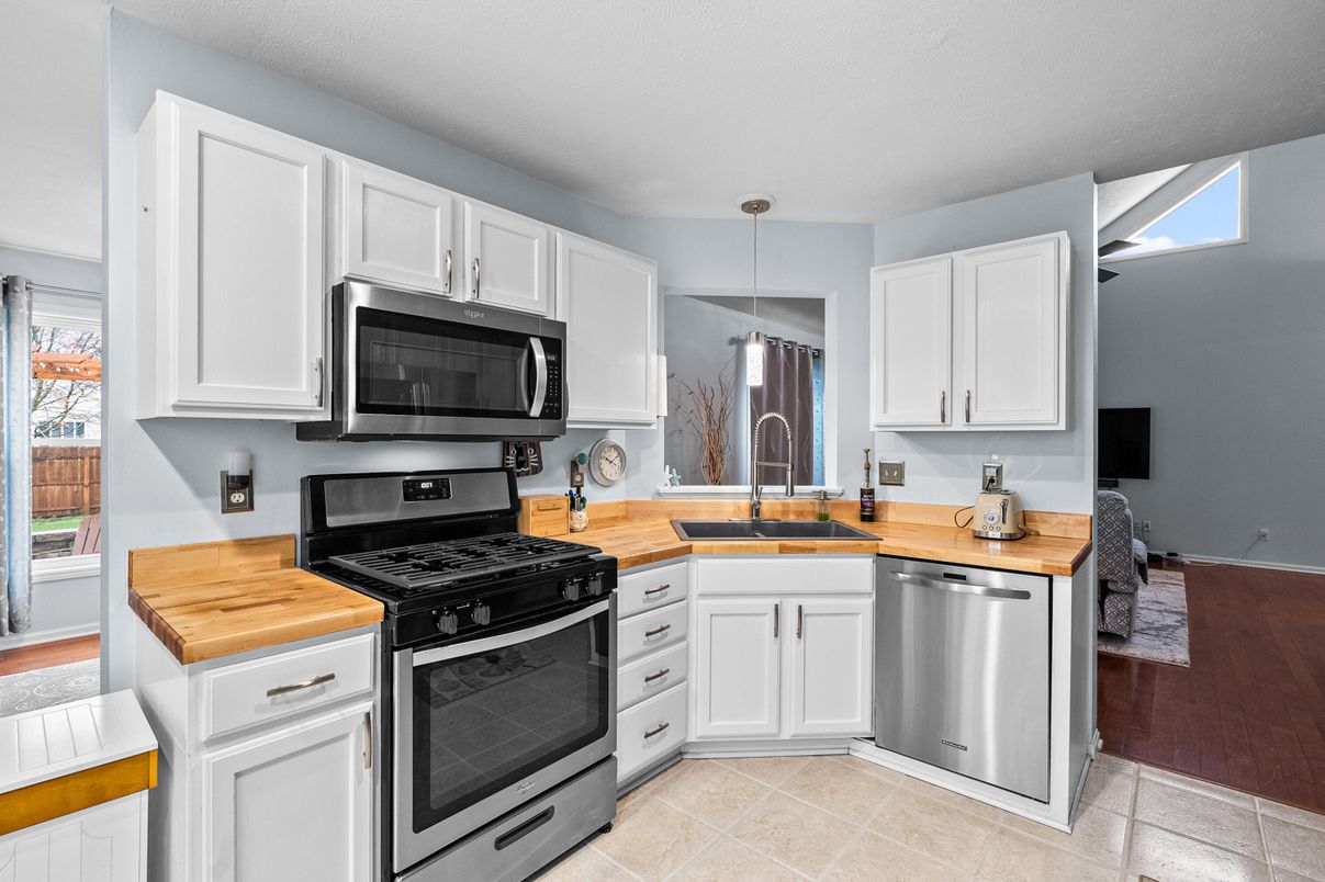 Interior, Kitchen, Pendant Lights, Stainless Steel Appliances