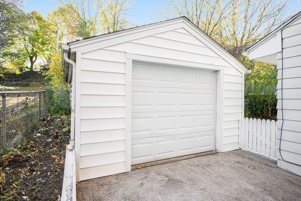Detached Garage, Exterior
