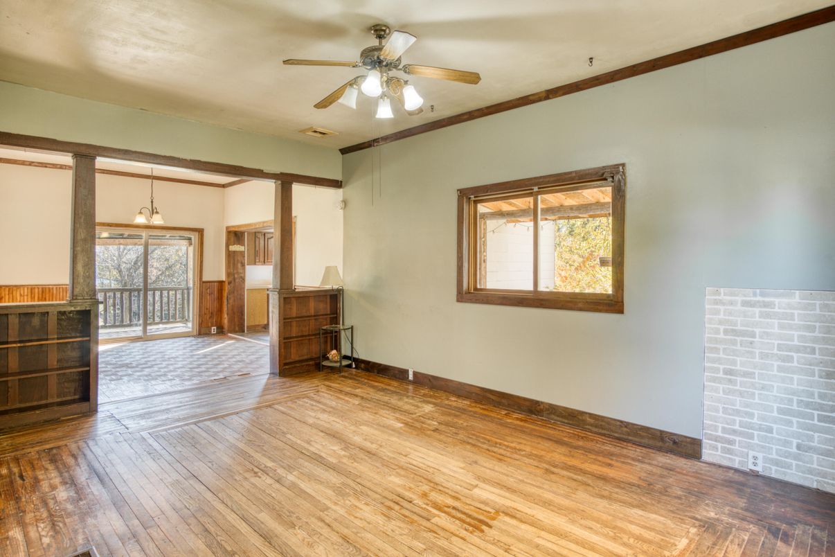 Empty room, Interior, Pendant Lights, Wood Texture Flooring