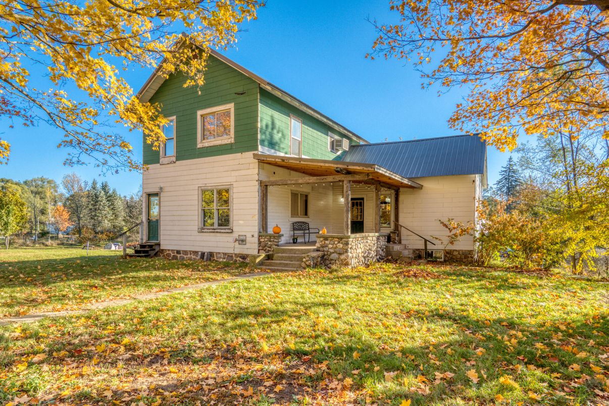 Backyard, Exterior, Facade, Farmhouse