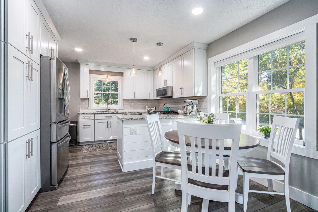 Dining room, Interior, Kitchen, Pendant Lights, Recessed Lighting, Wood Texture Flooring