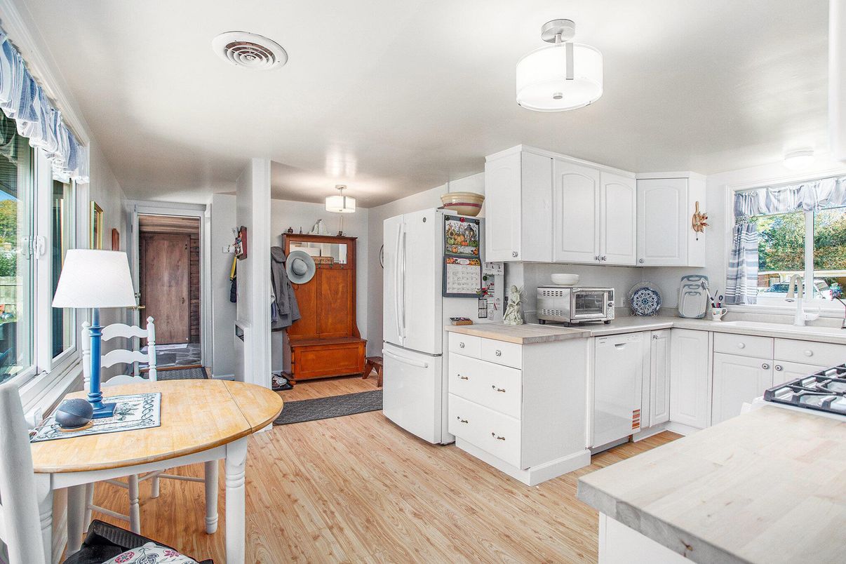 Interior, Kitchen, Washer, Wood Texture Flooring
