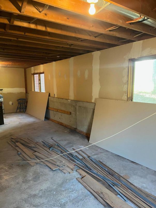 Empty room, Interior, Wooden Beams