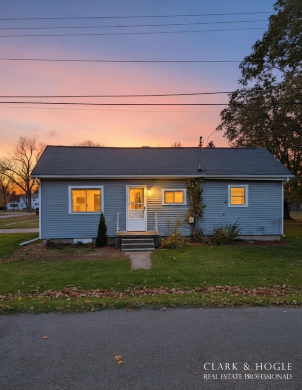 Exterior, Facade, Cape Cod