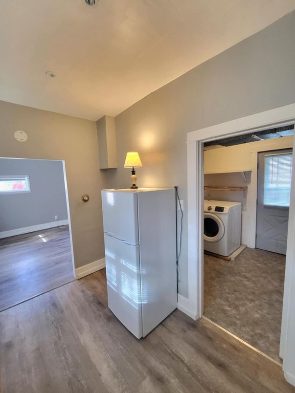 Interior, Utility Closets, Washer, Wood Texture Flooring