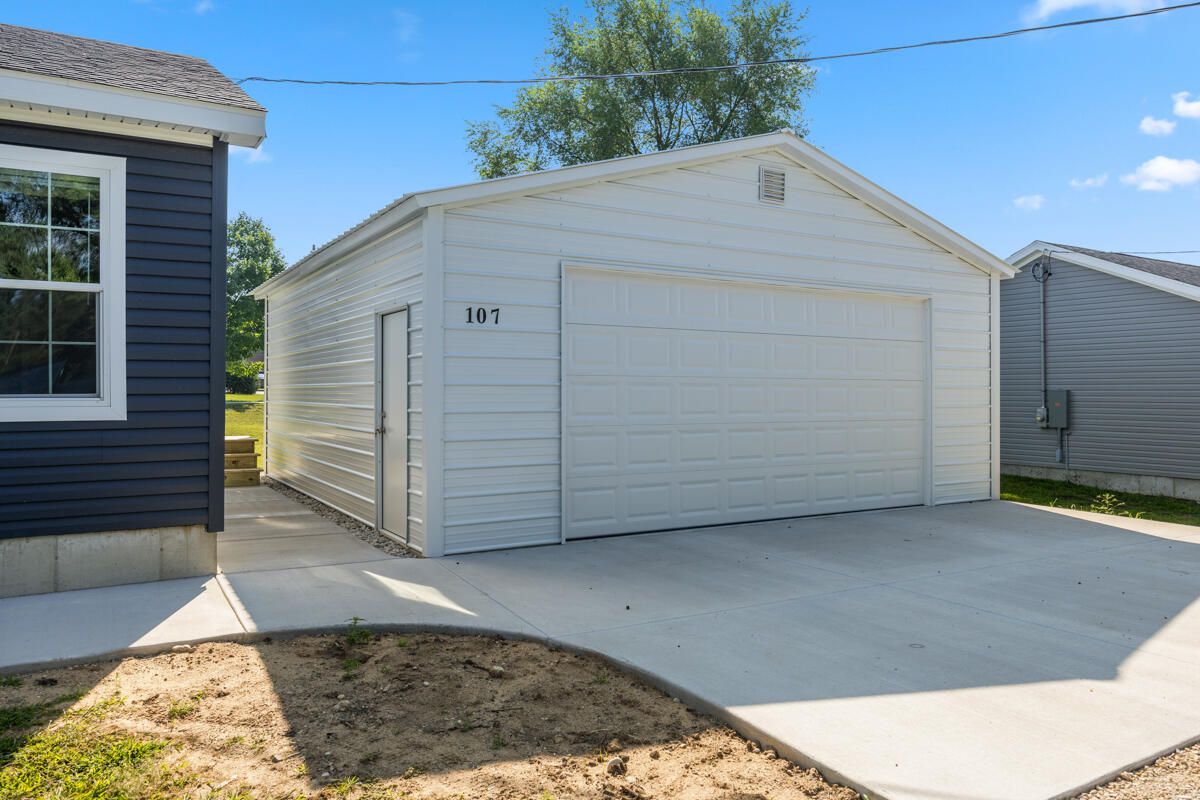 Detached Garage, Exterior