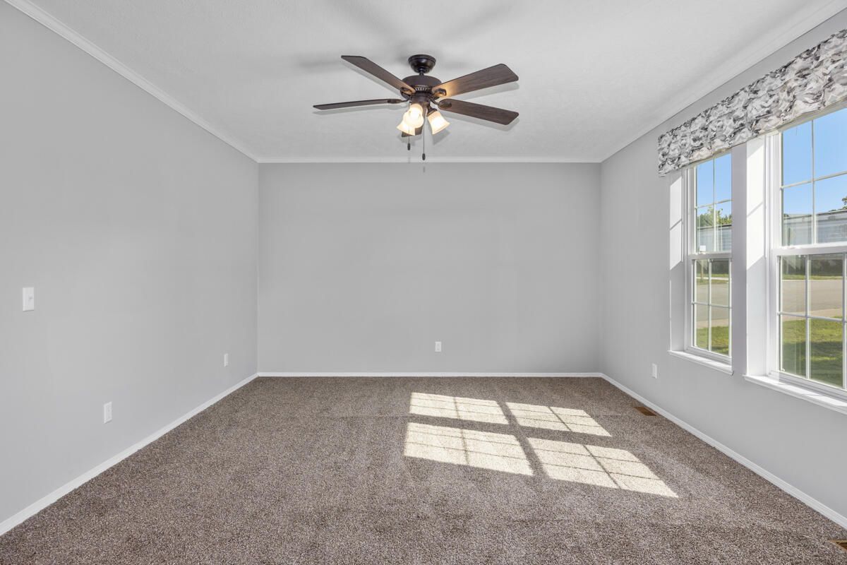 Empty room, Interior