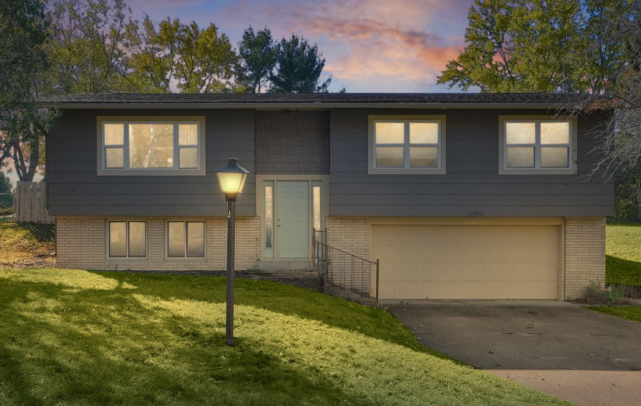 Attached, Exterior, Facade, Raised Ranch