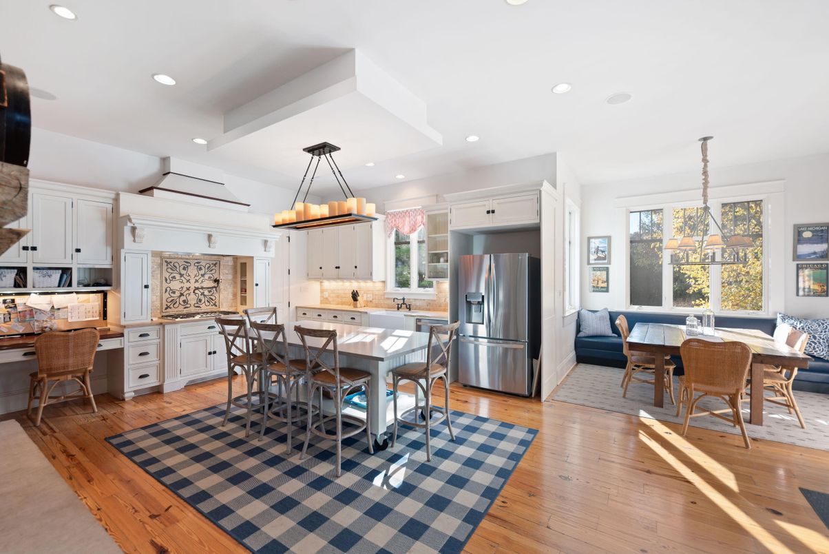 Chandelier, Dining room, Interior, Kitchen, Pendant Lights, Recessed Lighting, Stainless Steel Appliances, Wood Texture Flooring