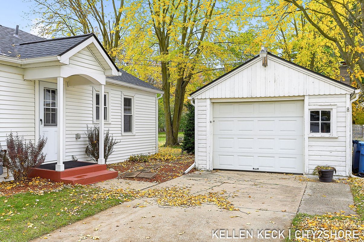 Detached Garage, Exterior