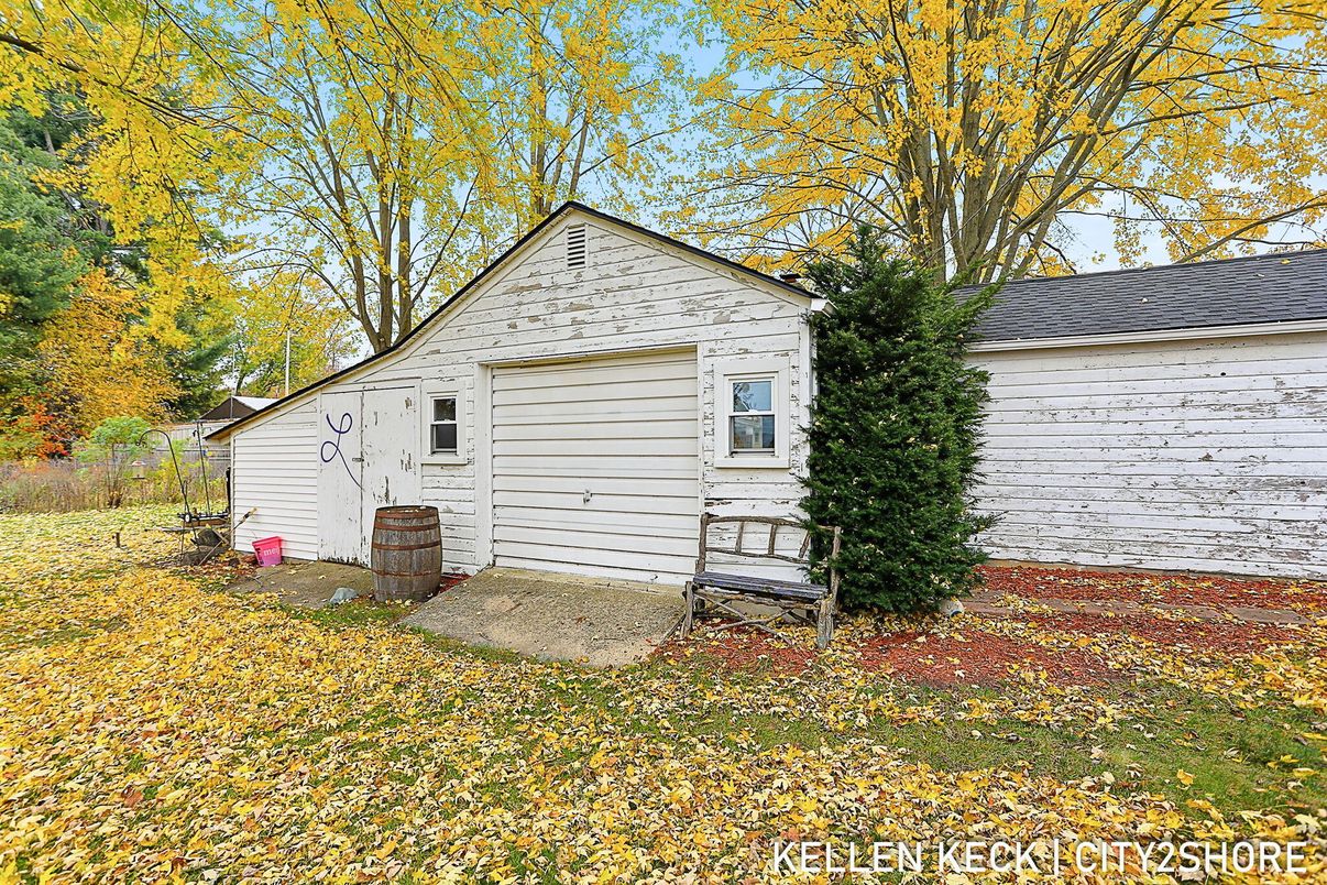 Backyard, Detached Garage, Exterior