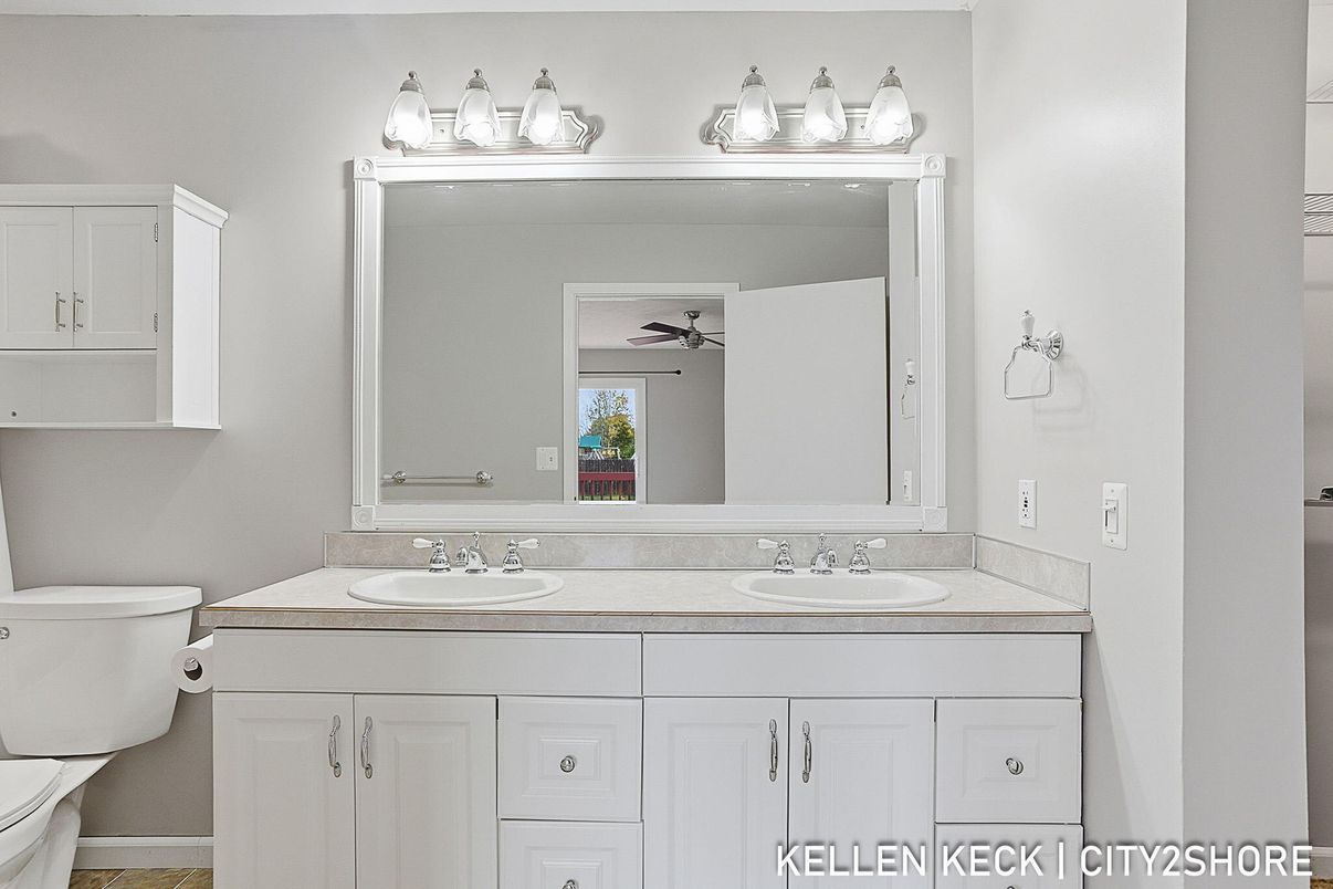 Bathroom, Dual Sink Vanities, Interior