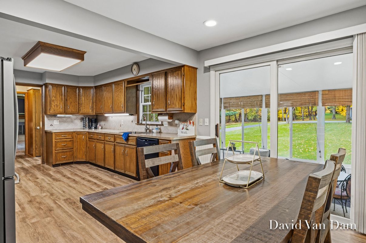 Dining room, Interior, Kitchen, Recessed Lighting, Wood Texture Flooring