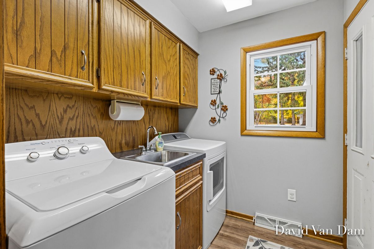 Interior, Washer, Wood Texture Flooring