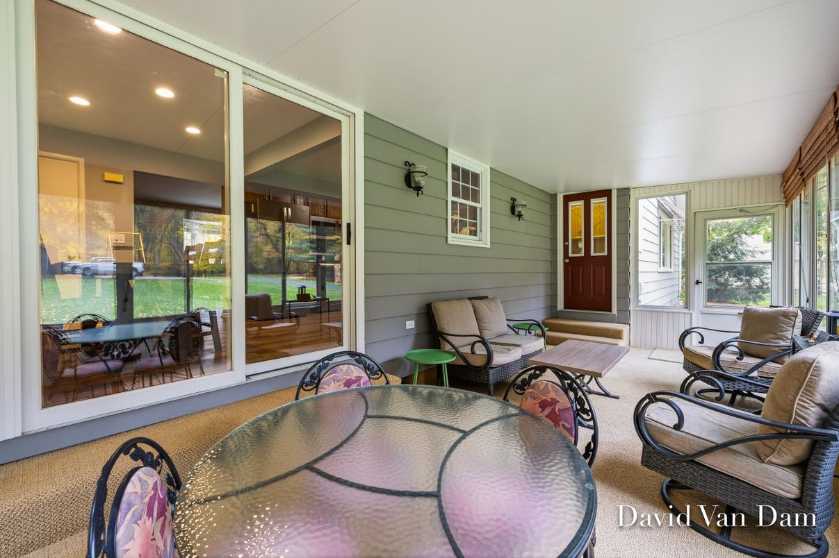 Dining room, Interior, Living room, Recessed Lighting