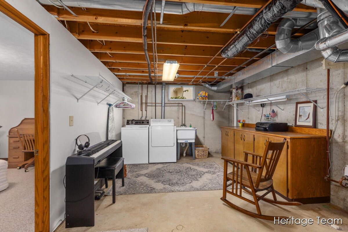 Interior, Piano, Washer, Wooden Beams