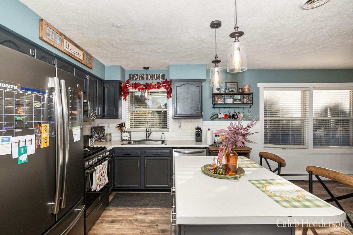 Dining room, Interior, Kitchen, Pendant Lights, Stainless Steel Appliances, Wood Texture Flooring