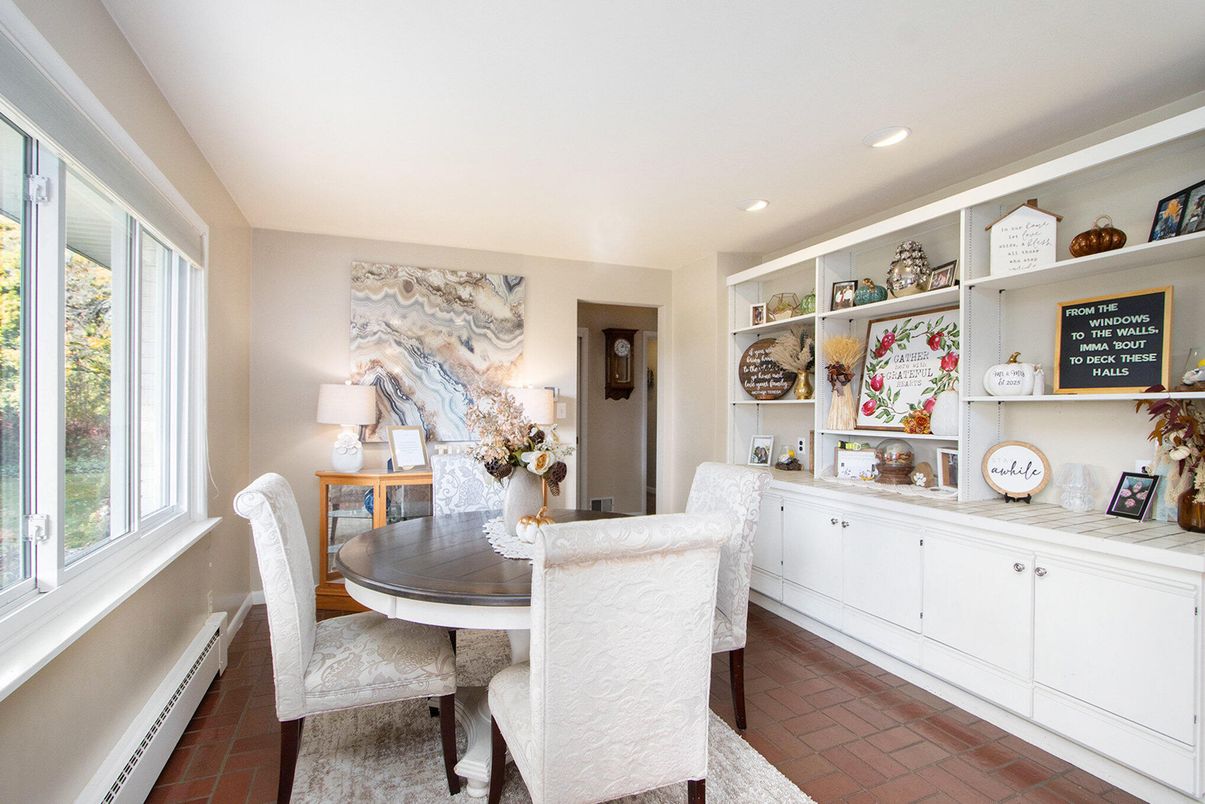 Dining room, Interior, Recessed Lighting