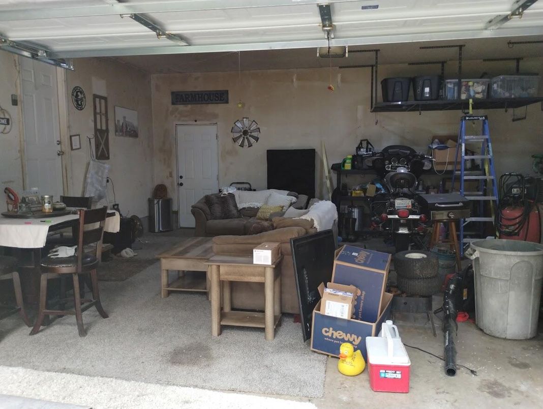 Garage, Interior, Living room