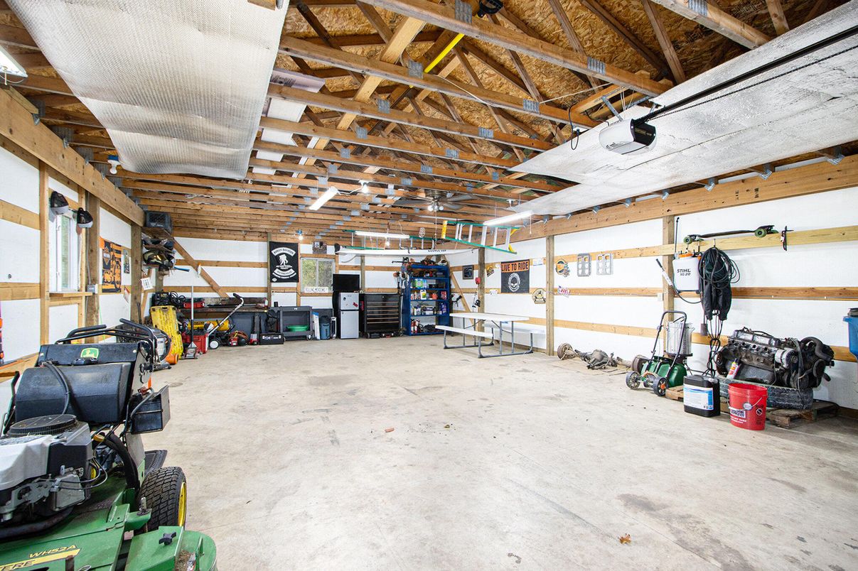 Garage, Interior, Wooden Beams