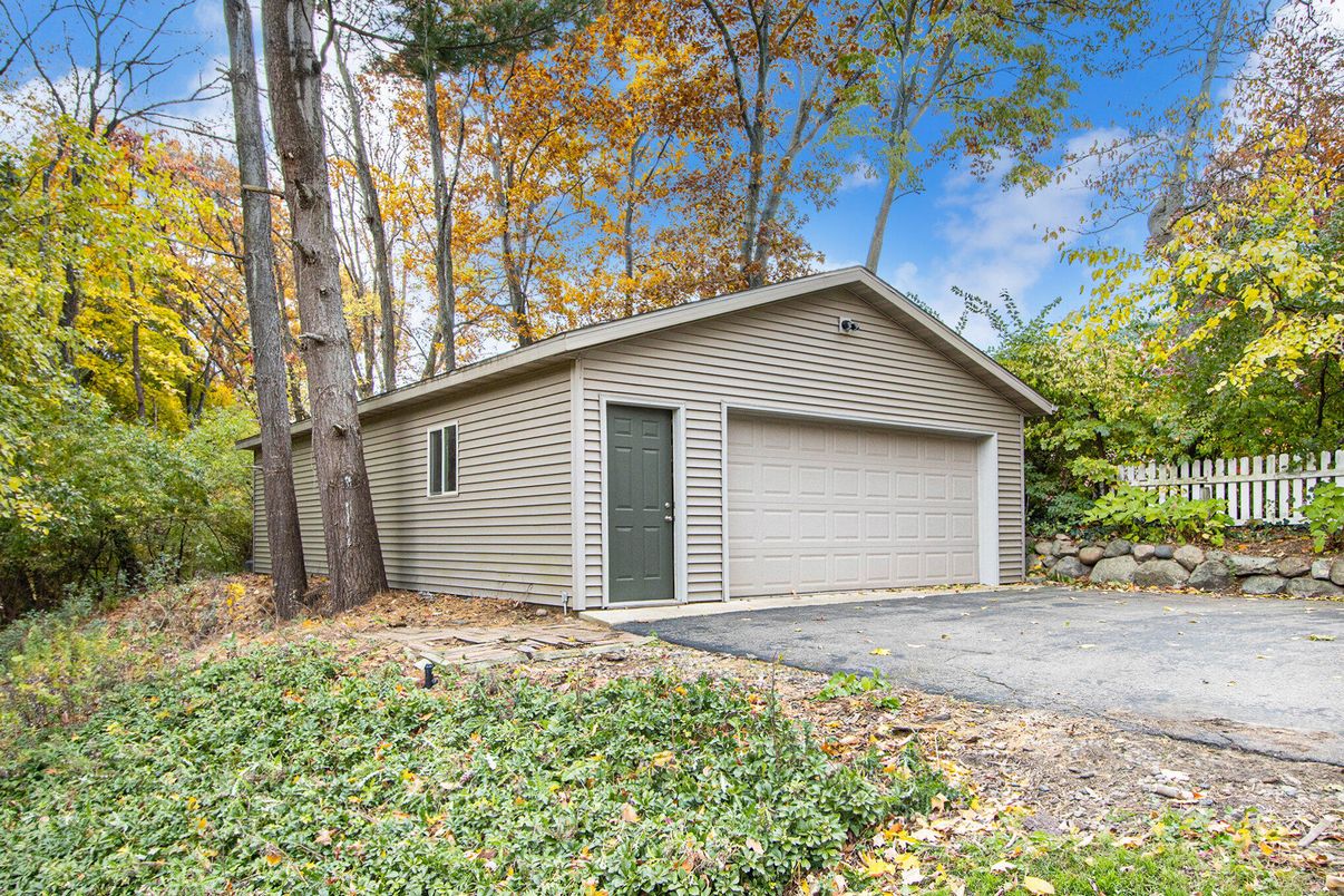 Detached Garage, Exterior