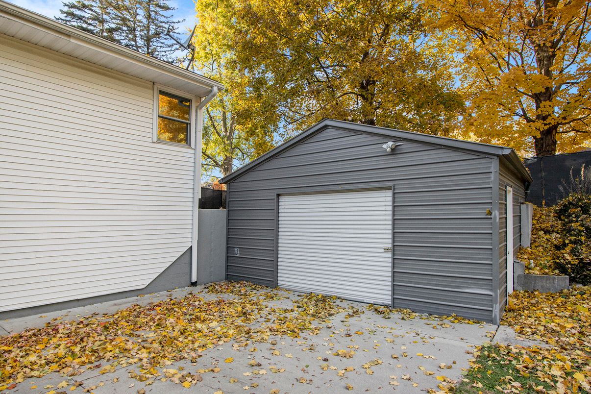 Detached Garage, Exterior
