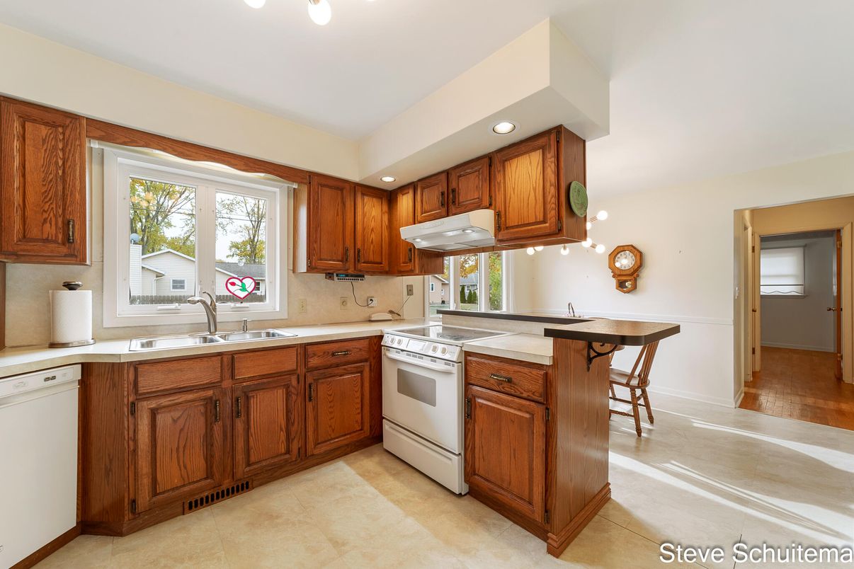 Interior, Kitchen, Recessed Lighting, Wood Texture Flooring