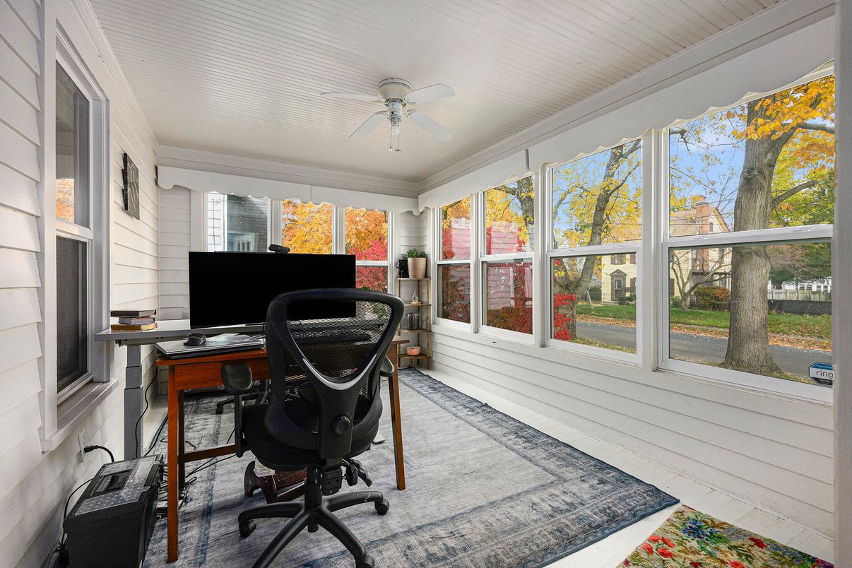 Home Office, Interior