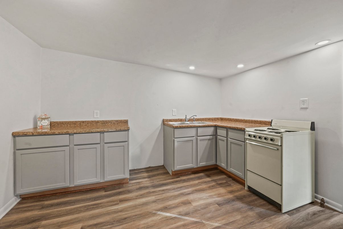 Interior, Kitchen, Recessed Lighting, Wood Texture Flooring