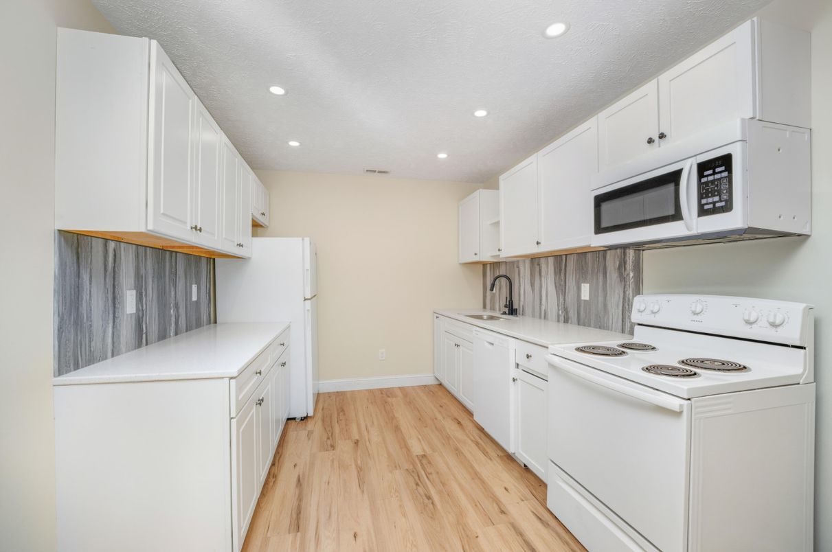 Interior, Kitchen, Recessed Lighting, Wood Texture Flooring