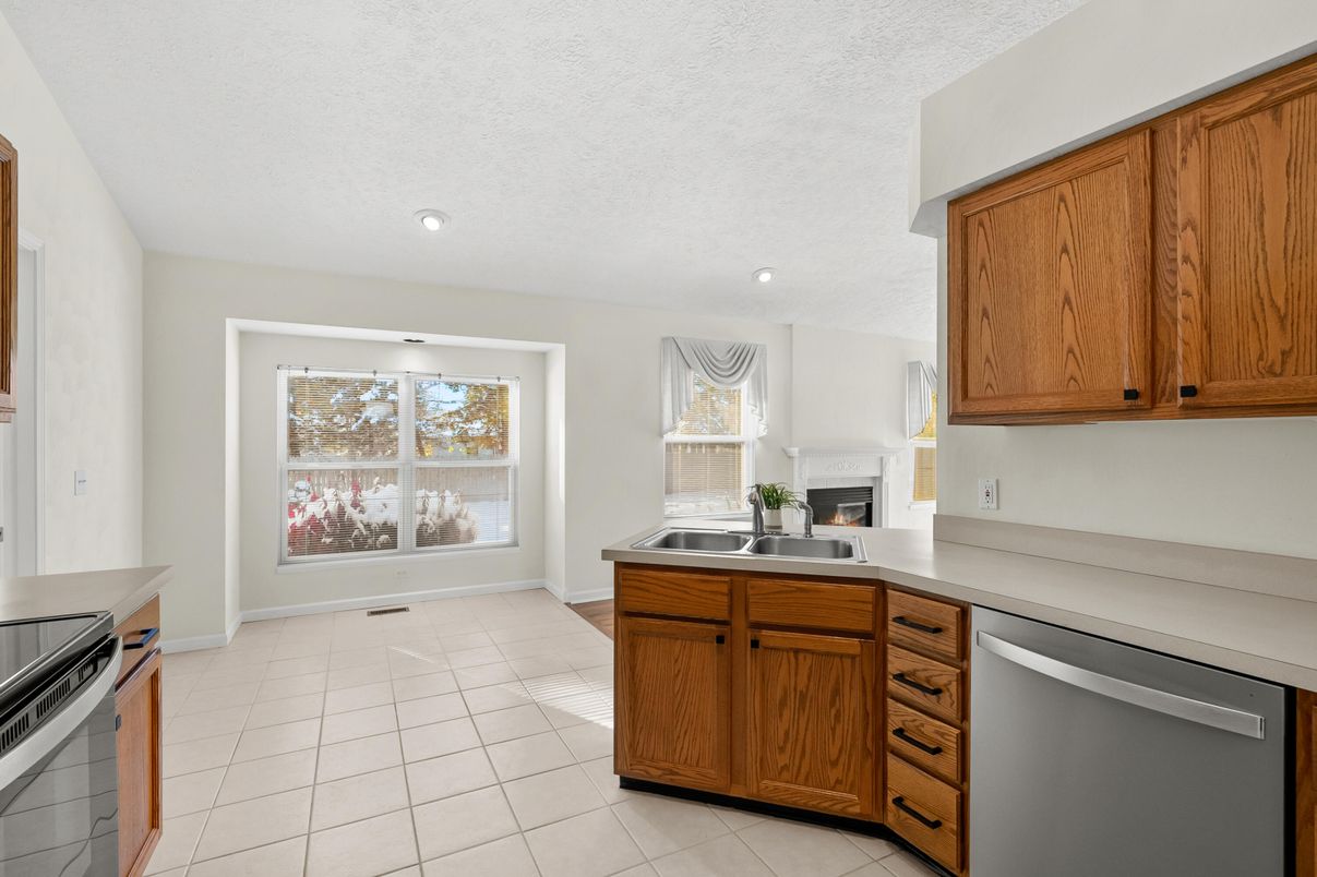 Fireplace, Interior, Kitchen, Recessed Lighting