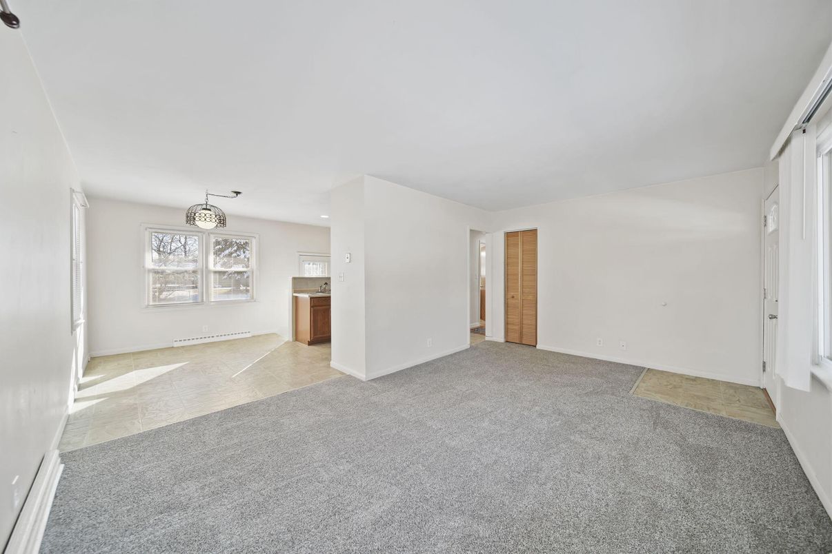 Empty room, Interior, Recessed Lighting