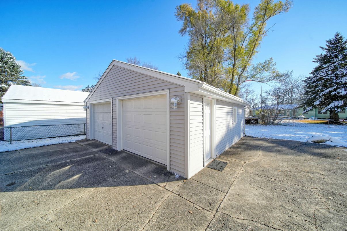 Detached Garage, Exterior