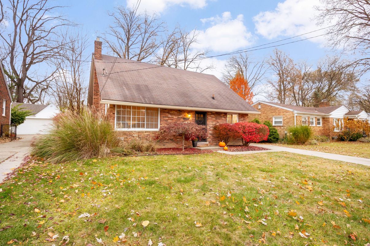 Exterior, Facade, Brick Facade, Cape Cod