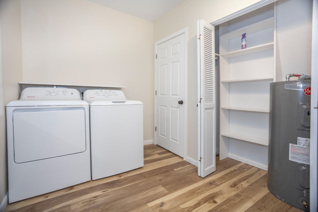 Interior, Utility Closets, Washer, Wood Texture Flooring