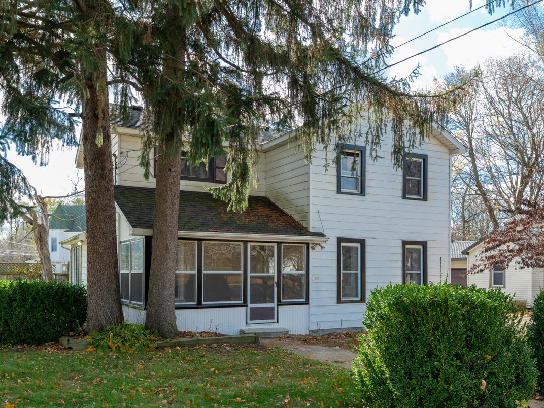 Exterior, Facade, Split Level