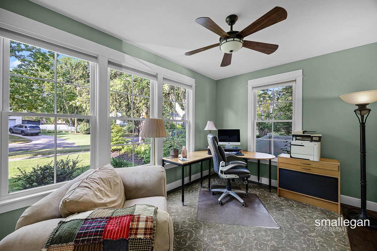 Home Office, Interior